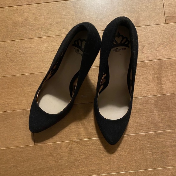 Simple Black Heels - Picture 3 of 3